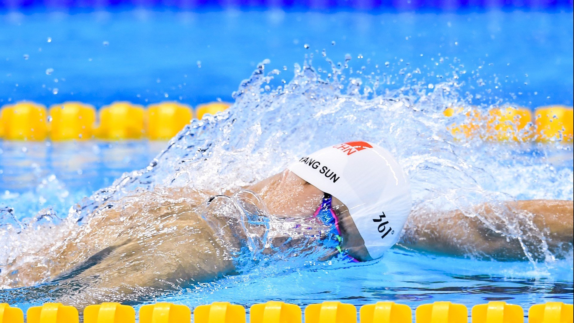 “高新区全民健身馆壁球：这场比赛，分秒必争，胜者全凭瞬间反应”