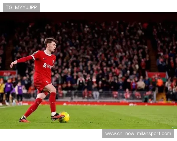 利物浦利用边路优势频繁威胁禁区,攻守转换自如